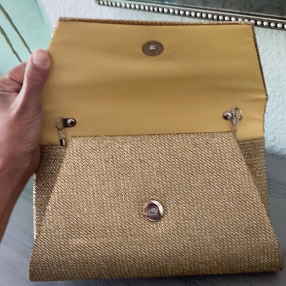 New  golden clutch - Picture 2 of 6